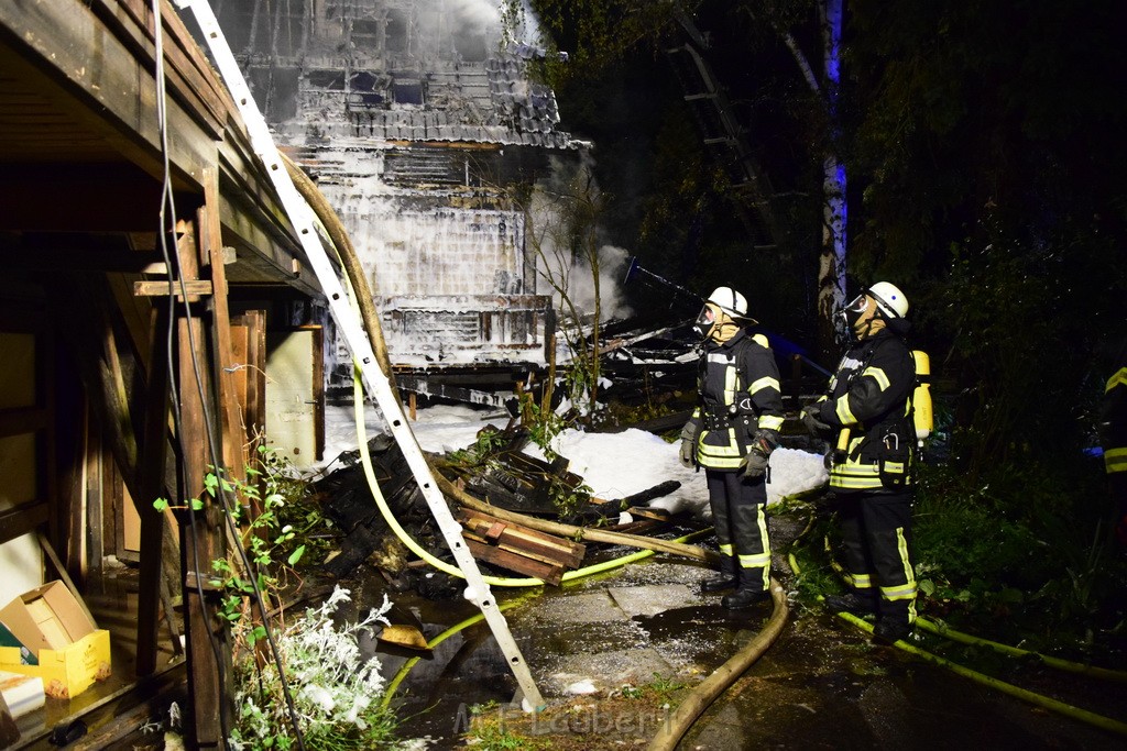 Grossfeuer Einfamilienhaus Siegburg Muehlengrabenstr P0472.JPG - Miklos Laubert